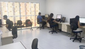 Estagiários na sala do novo núcleo que será inaugurado em Juazeiro.